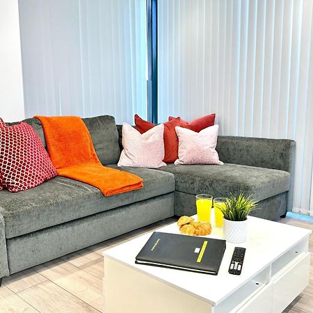 Evergreen Lodge - Two Bed Lux Flat - Parking, Garden, Patio, Wifi, Netflix - Close To Blenheim Palace & Oxford - F3 คิดลิงตัน ภายนอก รูปภาพ