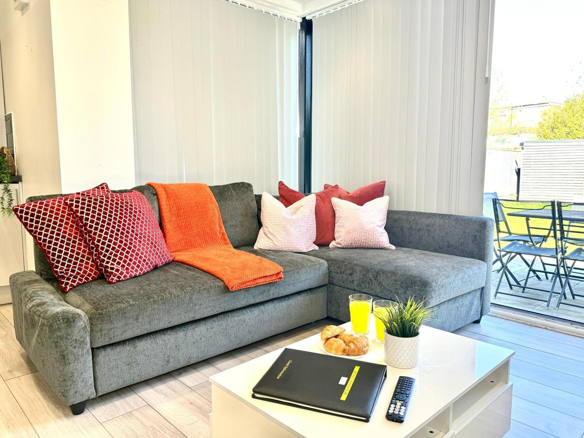 Evergreen Lodge - Two Bed Lux Flat - Parking, Garden, Patio, Wifi, Netflix - Close To Blenheim Palace & Oxford - F3 คิดลิงตัน ภายนอก รูปภาพ