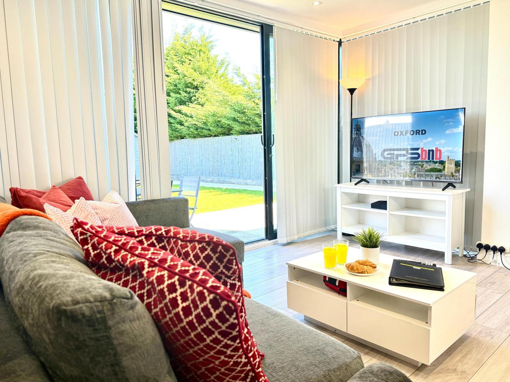 Evergreen Lodge - Two Bed Lux Flat - Parking, Garden, Patio, Wifi, Netflix - Close To Blenheim Palace & Oxford - F3 คิดลิงตัน ภายนอก รูปภาพ