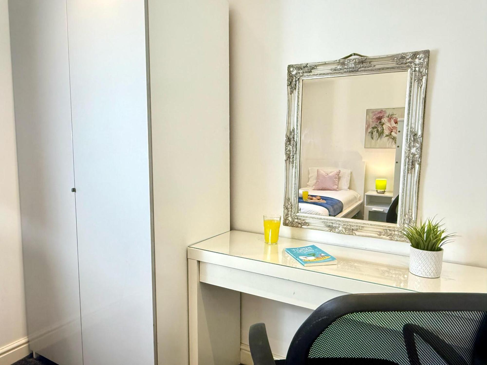 Evergreen Lodge - Two Bed Lux Flat - Parking, Garden, Patio, Wifi, Netflix - Close To Blenheim Palace & Oxford - F3 คิดลิงตัน ภายนอก รูปภาพ