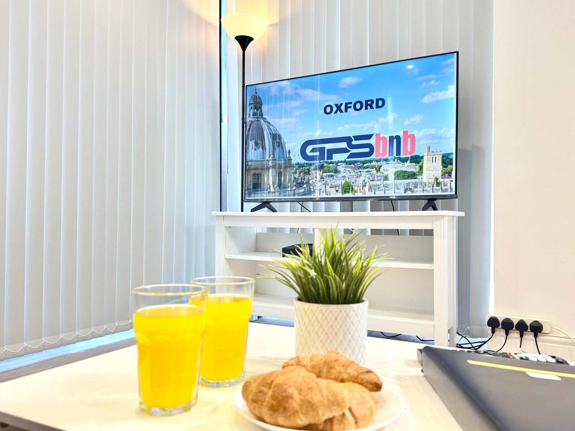 Evergreen Lodge - Two Bed Lux Flat - Parking, Garden, Patio, Wifi, Netflix - Close To Blenheim Palace & Oxford - F3 คิดลิงตัน ภายนอก รูปภาพ