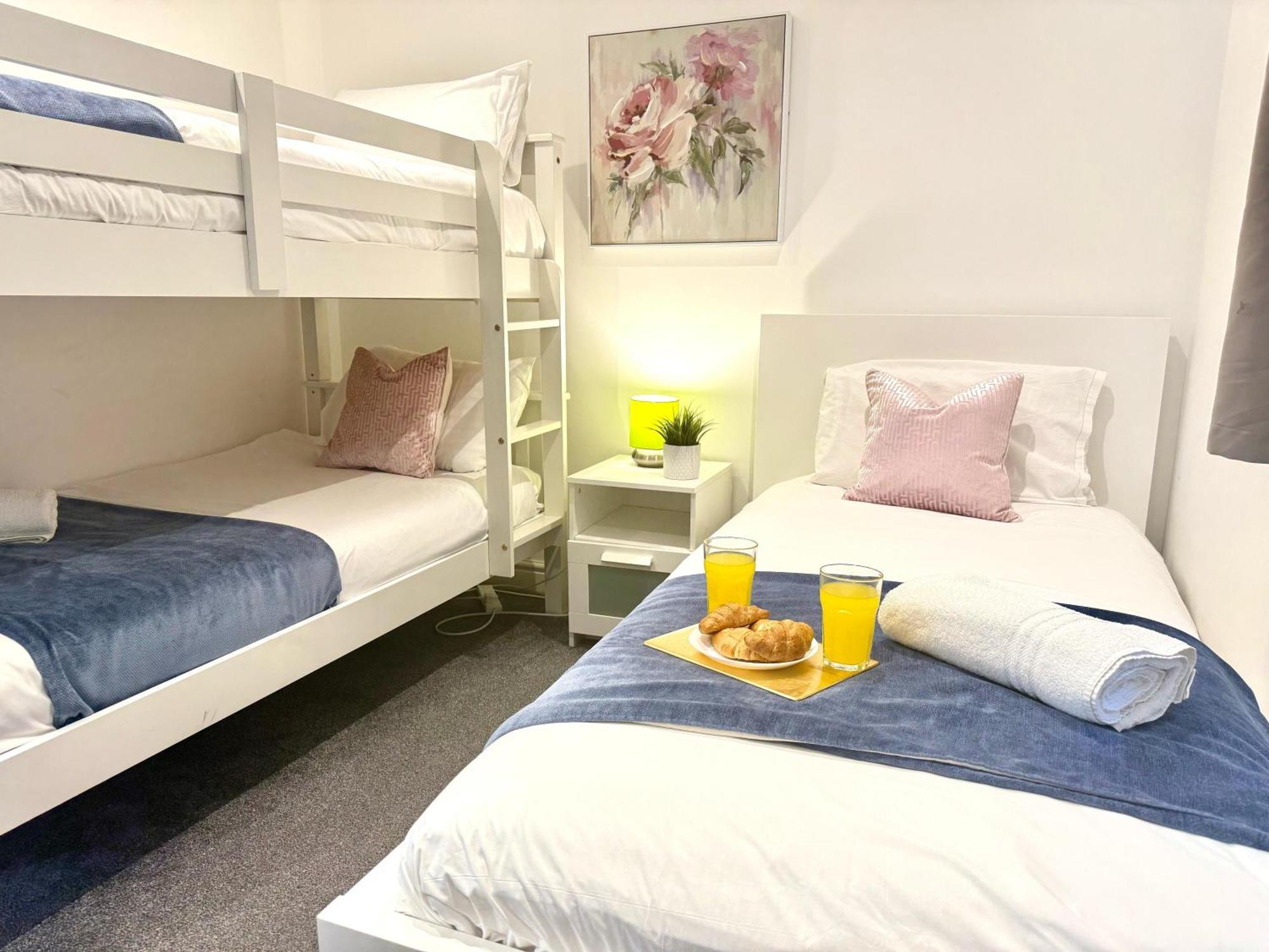 Evergreen Lodge - Two Bed Lux Flat - Parking, Garden, Patio, Wifi, Netflix - Close To Blenheim Palace & Oxford - F3 คิดลิงตัน ภายนอก รูปภาพ