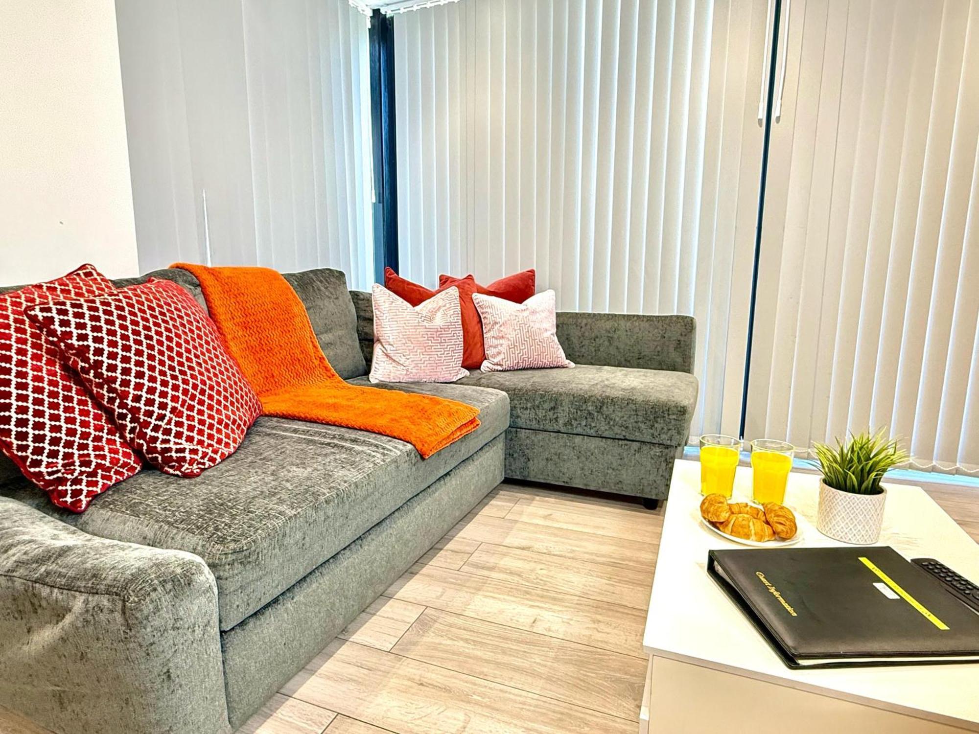 Evergreen Lodge - Two Bed Lux Flat - Parking, Garden, Patio, Wifi, Netflix - Close To Blenheim Palace & Oxford - F3 คิดลิงตัน ภายนอก รูปภาพ