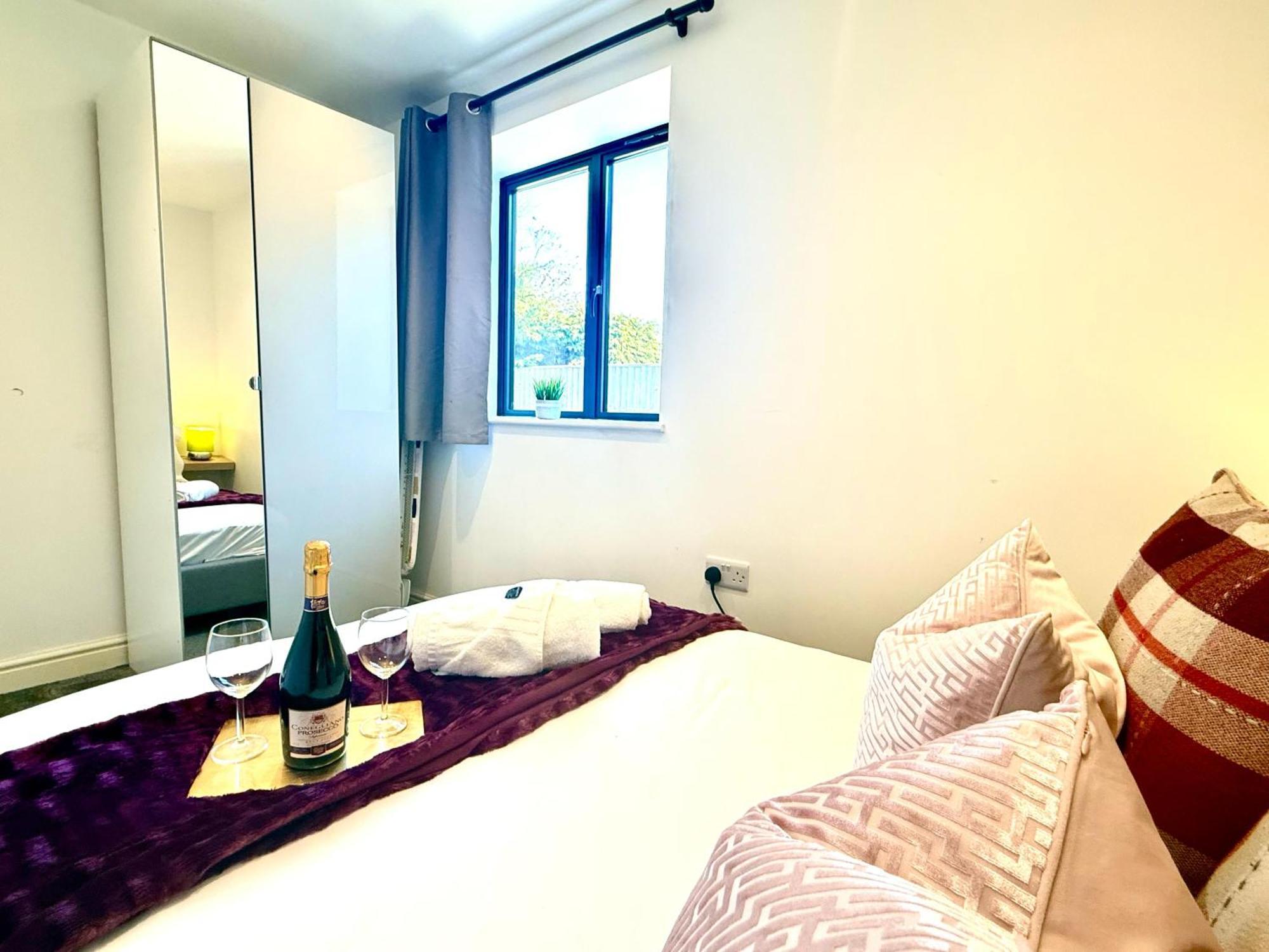 Evergreen Lodge - Two Bed Lux Flat - Parking, Garden, Patio, Wifi, Netflix - Close To Blenheim Palace & Oxford - F3 คิดลิงตัน ภายนอก รูปภาพ