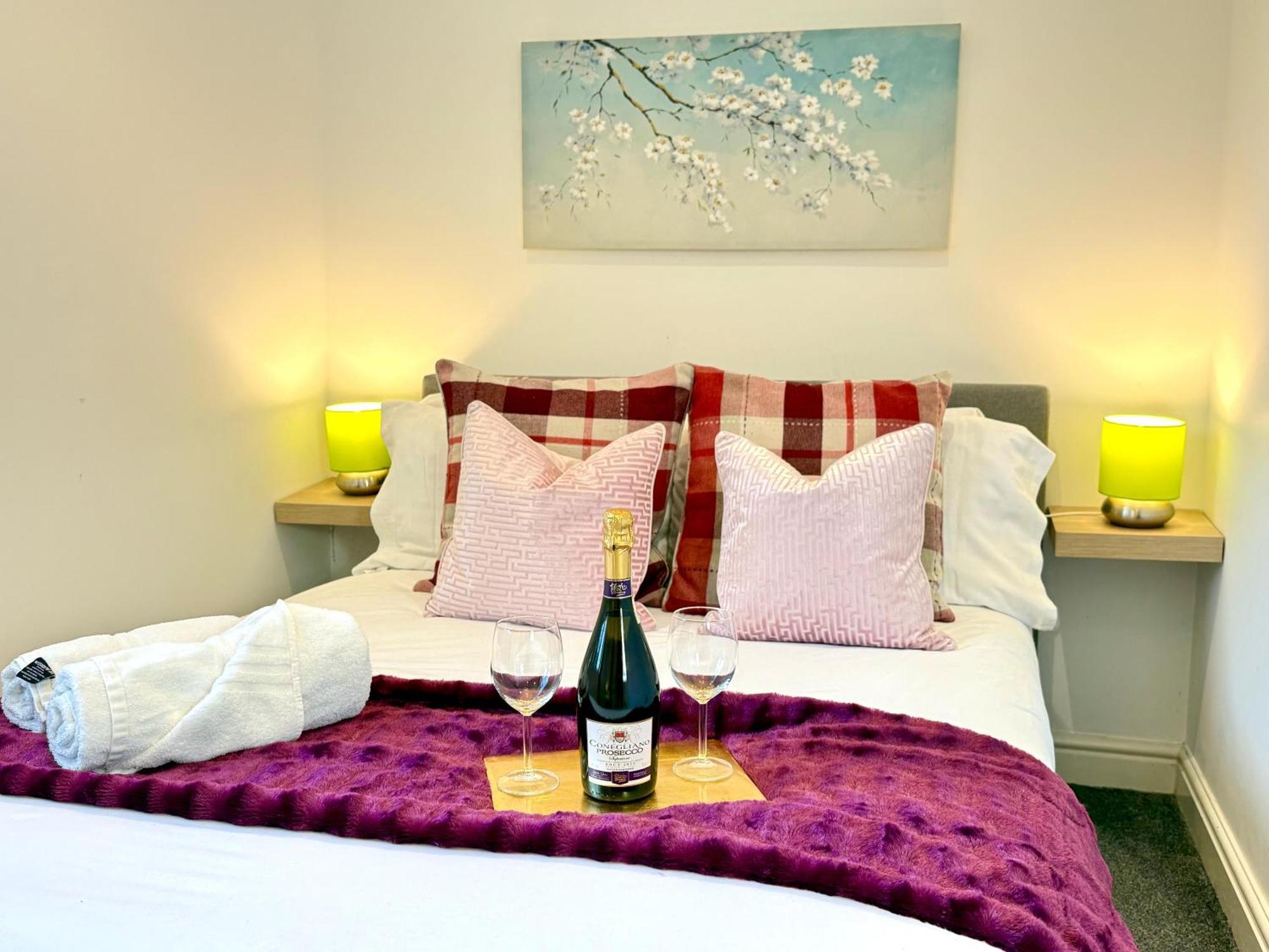 Evergreen Lodge - Two Bed Lux Flat - Parking, Garden, Patio, Wifi, Netflix - Close To Blenheim Palace & Oxford - F3 คิดลิงตัน ภายนอก รูปภาพ